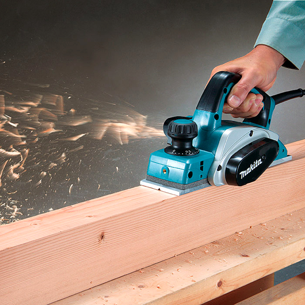 Plaina 620 W, 127-220 V~ MAKITA